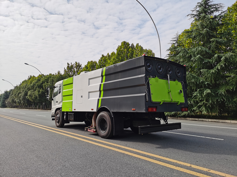 東風(fēng)天錦吸塵車國(guó)VI