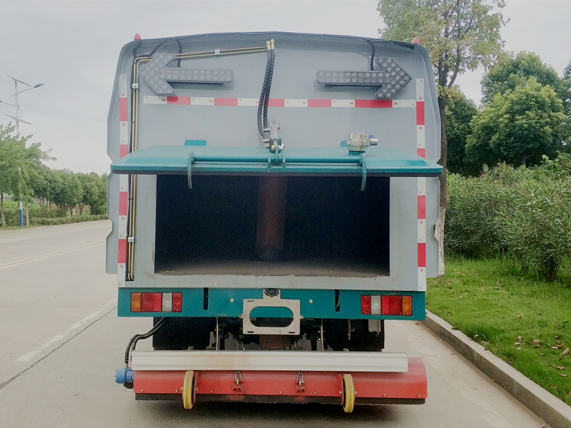 江鈴后置吸塵車(國VI)