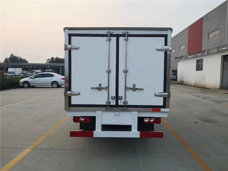 國(guó)六躍進(jìn)小福星冷藏車可進(jìn)地下車庫(kù)