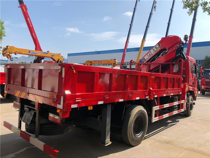 東風(fēng)專底單橋折臂12噸隨車吊