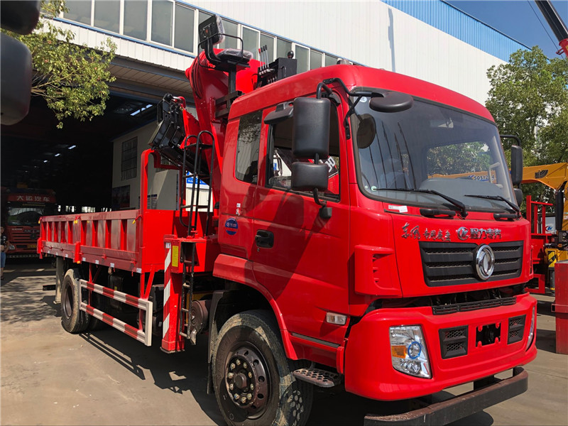 東風(fēng)專底單橋折臂12噸隨車吊