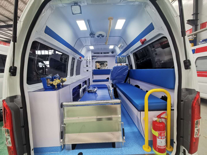 福田G7負(fù)壓轉(zhuǎn)運(yùn)型救護(hù)車