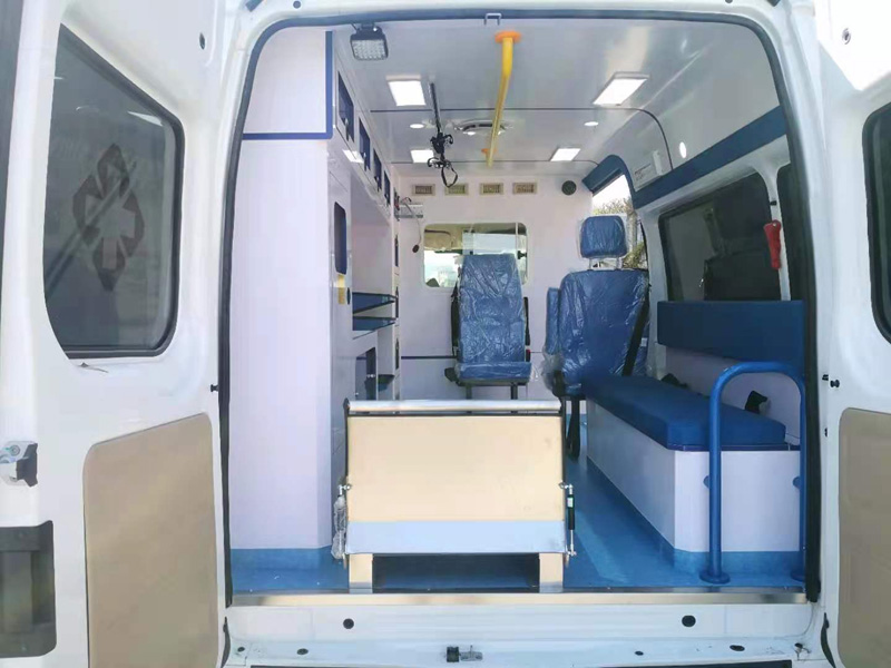 國六福特V348長軸中頂負(fù)壓監(jiān)護(hù)型救護(hù)車