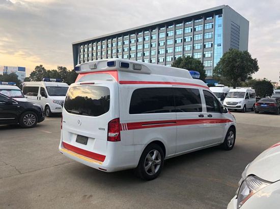 (國六)奔馳新威霆負(fù)壓救護車