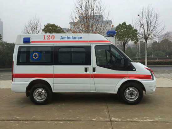 福特新世代V348短軸中頂救護(hù)車(國六)