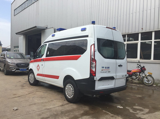 福特全順短軸中頂(柴油版)救護(hù)車(國(guó)六)